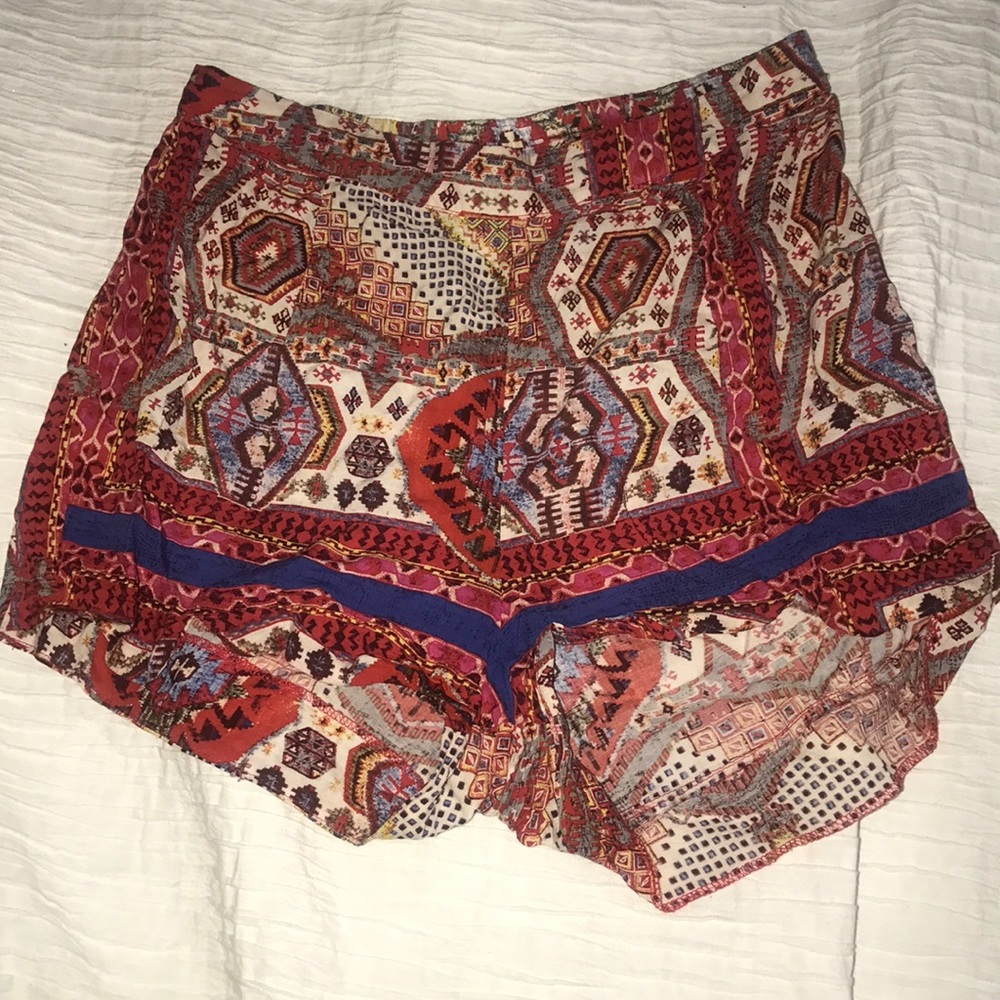 Exotic high-waisted shorts